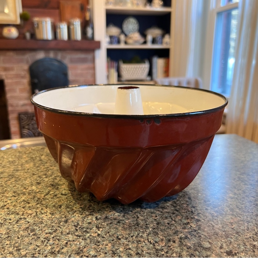 Vintage Gugelhupf  / Bundt Pan or Jello Mold